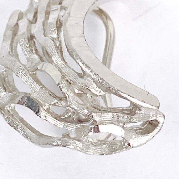 Vintage Silver Tone Modernist Abstract Openwork Crescent Moon Clip-On Earrings - Picture 7 of 10